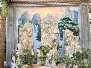 Tranh đắp cảnh sau núi